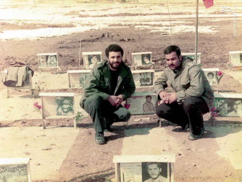 شهید کاوه نبیری(نفر سمت راست)