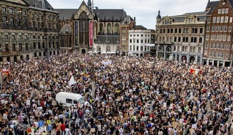 تظاهرات چندهزار نفری ضدنژادپرستی در آمستردام