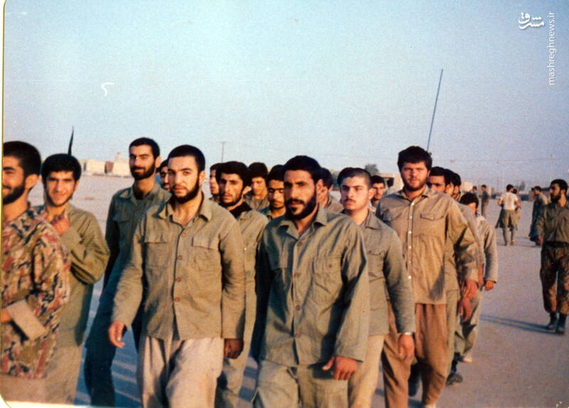 شهید علی اصغر صفرخانی(اولین نفر در سمت راست)