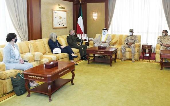 فرمانده تروریست‌های «سنتکام» با وزیر دفاع کویت دیدار کرد