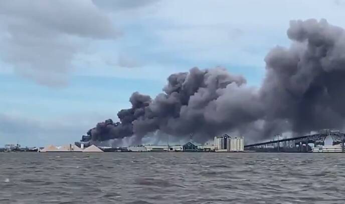 فیلم/ آتش سوزی مهیب در پالایشگاه نفت آمریکا