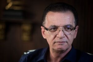 خواهش زنوزی از شجاعی برای قبول سرمربیگری تراکتور زنوزی در گفتوگو با تسنیم: فدراسیون فوتبال دقت کند وگرنه پرونده مظاهری را به CAS میبریم/ از خانواده عراقچی عذرخواهی میکنم + فیلم - کراپشده