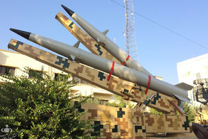 لانچر دو فروندی موشک «رعد-۵۰۰» به نمایش درآمد لانچر دو فروندی موشک «رعد-۵۰۰» به نمایش درآمد - کراپشده