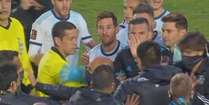 درگیری مسی در بازی مقابل بولیوی ؛ الفاظ زشت فوق‌ستاره بارسلونا +فیلم
