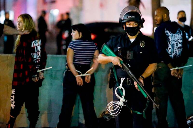 فیلم/حمله پلیس با تظاهرات‌کنندگان در سیاتل