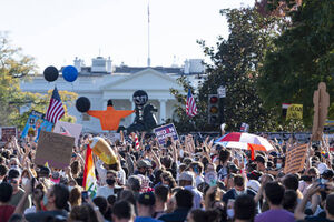 عکس/ کاخ سفید در محاصره طرفداران بایدن