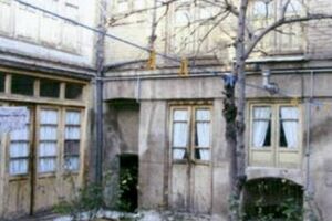 پلمب در خانه پدری جلال آل احمد/ملک در تملک میراث است نه شهرداری پلمب در خانه پدری جلال آل احمد/ملک در تملک میراث است نه شهرداری - کراپشده