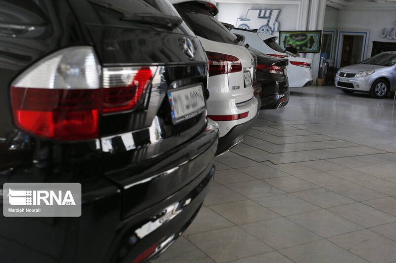 رکود عمیق بازار خودروهای خارجی و انتظار برای کاهش بیشتر قیمت‌ها