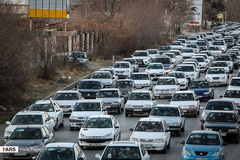با وجود تاکیدات ستاد مبارزه با کرونا ترافیک سنگین در روز جمعه در جاده‌های منتهی به ییلاقات مشهد هر هفته تکرار می‌شود.