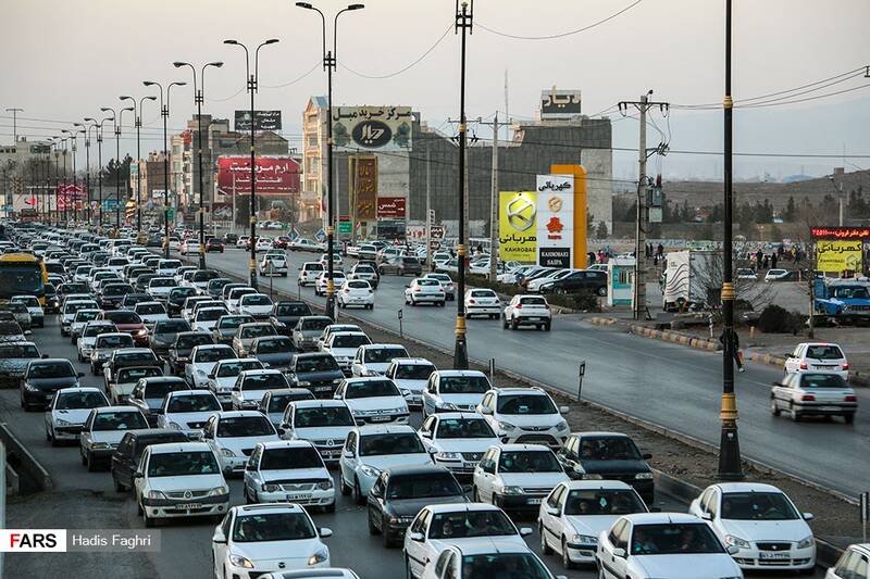 با وجود تاکیدات ستاد مبارزه با کرونا ترافیک سنگین در روز جمعه در جاده‌های منتهی به ییلاقات مشهد هر هفته تکرار می‌شود.
