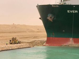 بحران به گل نشستن یک کشتی در کانال سوئز