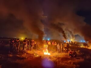 عکس/ آتش شبانه فلسطینی‌ها در نوار غزه