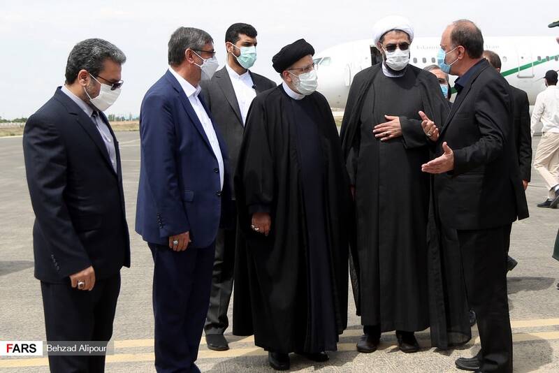 استقبال مسئولین استان از آیت الله سید ابراهیم رئیسی در فرودگاه همدان