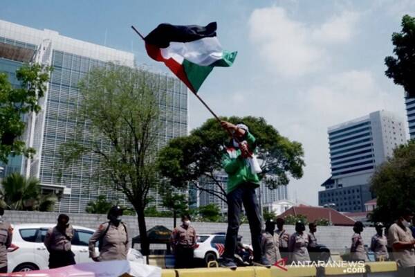 مردم اندونزی هم به جمع معترضان به رژیم صهیونیستی پیوستند +عکس