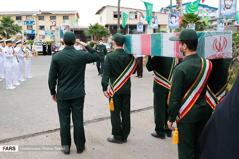 نواختن سرود جمهوری اسلامی ایران توسط گروه موزیک دانشگاه علوم دریایی امام خمینی نوشهر 