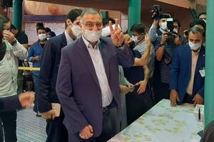 زاکانی در حسینیه جماران رأی خود را به صندوق انداخت +عکس