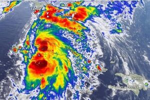 هشدار مقامات آمریکا درباره سیل و قطعی احتمالی برق طوفان گرمسیری «اِلسا» در مسیر فلوریدا؛ هشدار مقامات درباره سیل و قطعی احتمالی برق - کراپشده