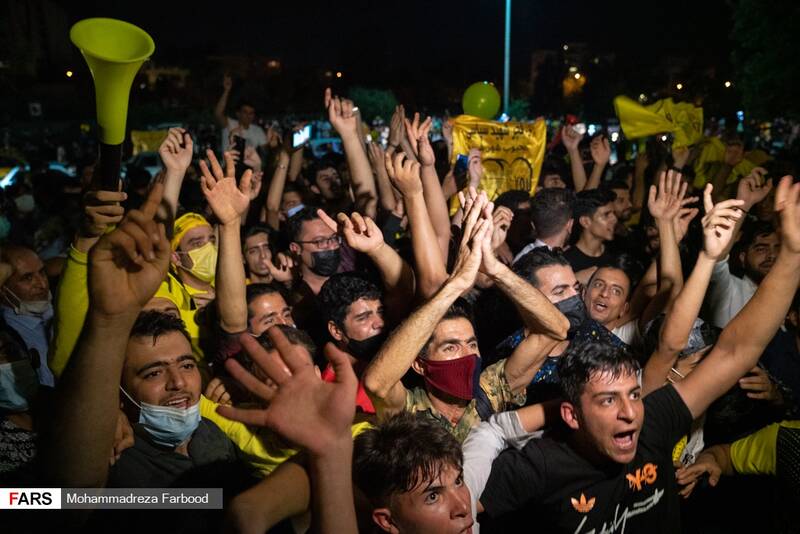 شادی هواداران «فجر شهید سپاسی» در بلوار چمران شیراز