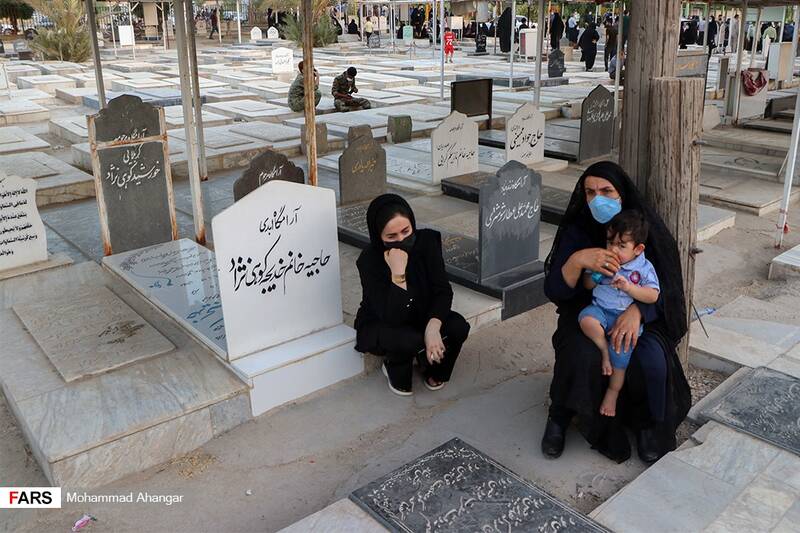 آیین تشییع پیکر شهید مدافع مردم «ضرغام پرست» در رامهرمز