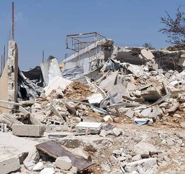 صهیونیست‌ها ۶ فلسطینی‌ را مجبور به تخریب خانه خودشان کردند