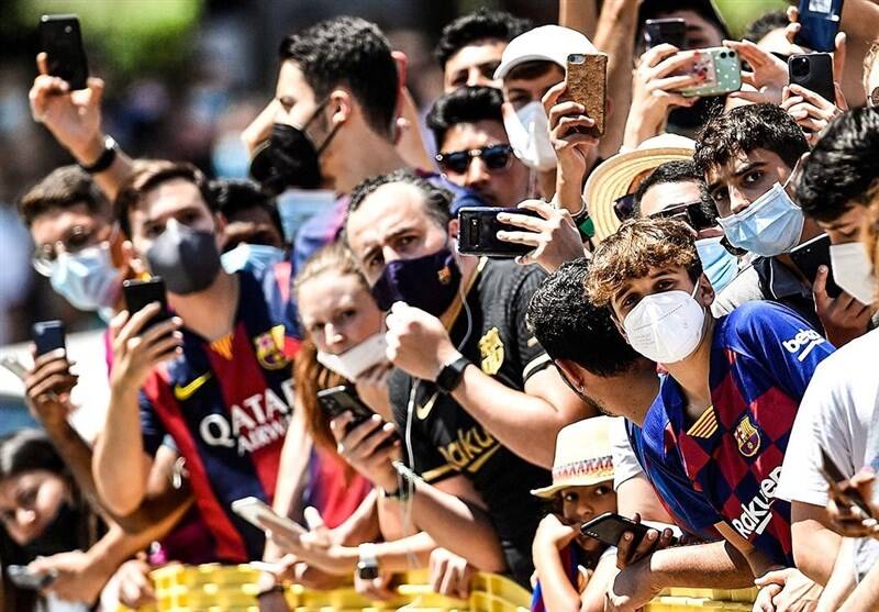 تجمع هواداران بارسلونا برای خداحافظی با مسی +عکس 