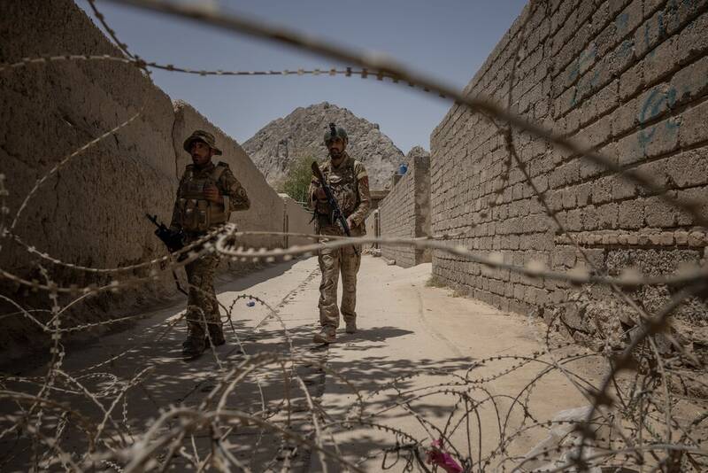 چرا ارتش آموزش‌دیده افغانستان در برابر طالبان شکست می‌خورد؟