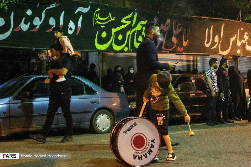 حضور کودکان در مراسم عزاداری شب‌های محرم در شهر تبریز