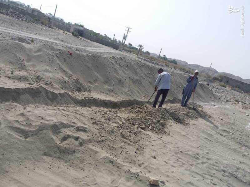 اربعینیها برای دانشآموزان سیستان و بلوچستان مدرسه میسازند +عکس