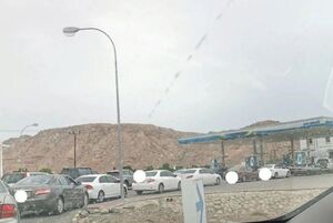 عکس/ هجوم مردم عمان به پمپ‌بنزین‌ها