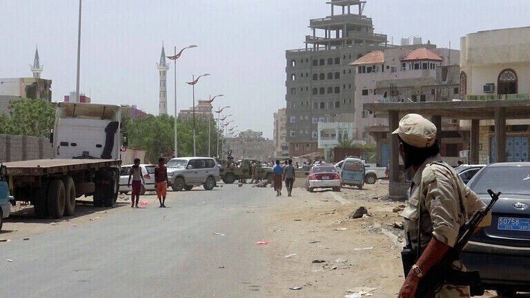 انفجار خودرویی مرکز استقرار دولت مستعفی یمن را لرزاند