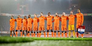 هلند با گل‌های دیرهنگام صعود کرد