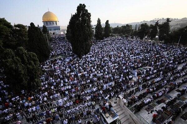۵۰ هزار فلسطینی در نماز جمعه امروز در «مسجدالاقصی» شرکت کردند