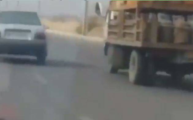فیلم/ چپ کردن کامیون حمل کپسول گاز در زاهدان
