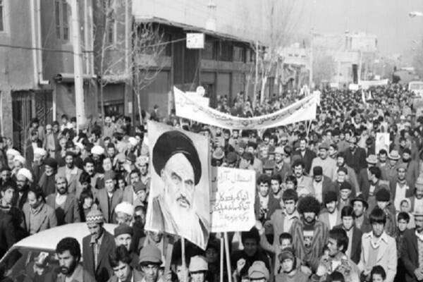 ایرانیان با «حسین، حسین» رژیم پهلوی را ناباورانه سرنگون کردند