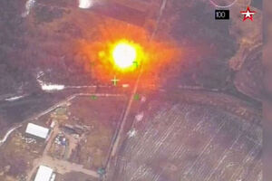 فیلم/ حمله توپخانه‌ای با گلوله‌های هدایت لیزری اوکراین