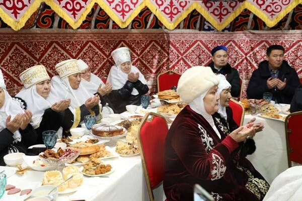 جشن نوروز در مسجد حضرت سلطان قزاقستان+عکس