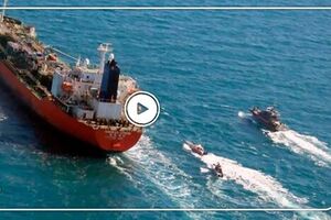 یونان: اقدام لازم را زمینه نفتکشهای توقیف شده توسط ایران انجام میدهیم فیلم| اولین تصاویر از توقیف نفتکشهای یونانی در خلیج فارس - کراپشده