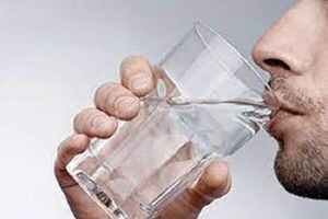 مصرف زیاد آب چه عوارضی برای بدن دارد؟