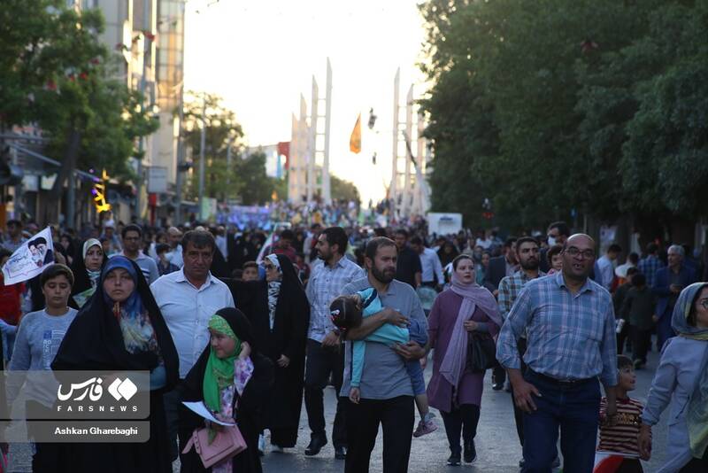 لبیکگویی دهه نودیهای زنجان با سرود سلام فرمانده +فیلم