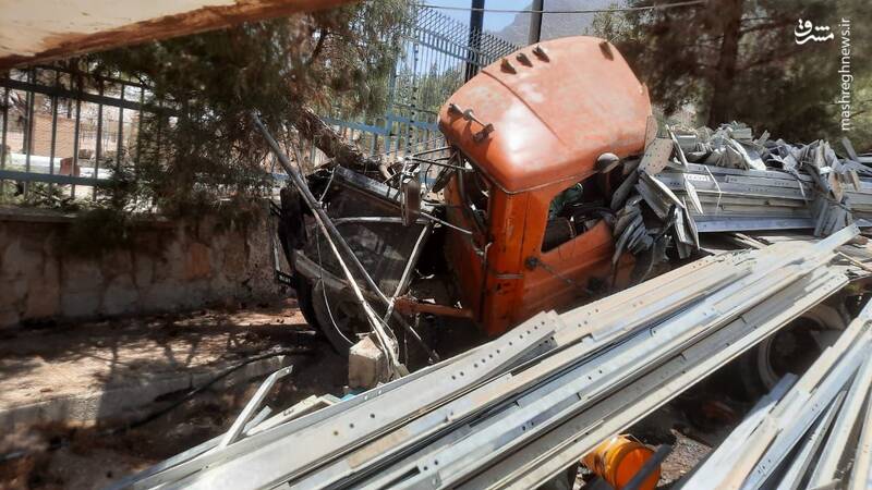 عکس/ برخورد هولناک تریلی با درخت