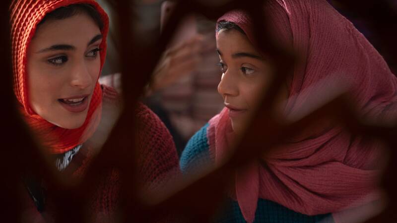 کامالا خان و ناکیا در مسجد در سریال Ms. Marvel