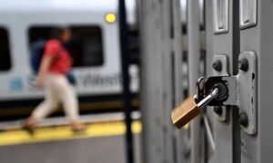 اعتصاب فلجکننده شبکه ریلی در انگلیس آغاز اعتصاب فلجکننده شبکه ریلی در انگلیس