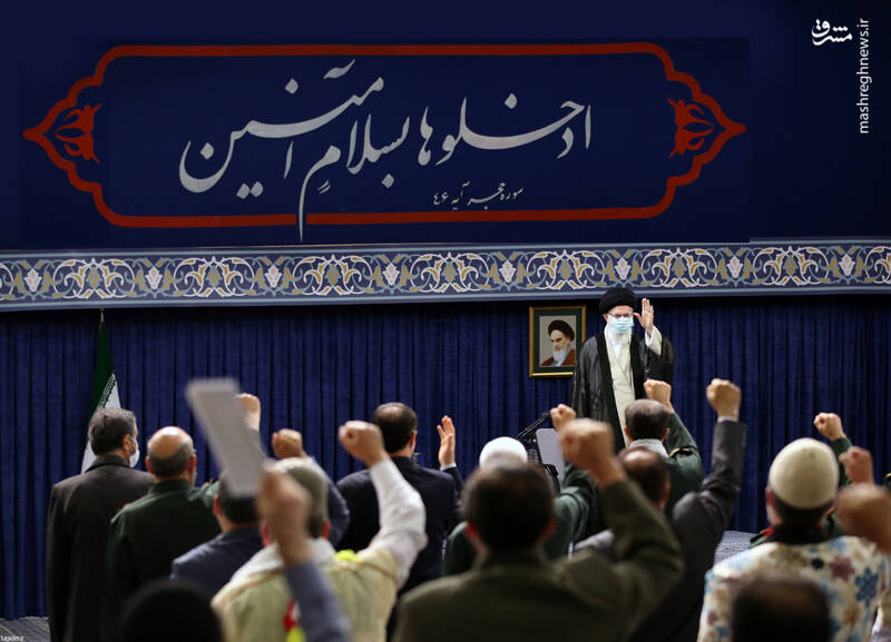 برنامه دشمن تضعیف ایمان و امید و القاء بنبست و کارنابلدی مسئولان است/ نیروی انتظامی برای دستگیری فوری سارقان بانک ملی باید تشویق شود/ هر کسی که مردم را از آینده ناامید کند برای دشمن دارد کار میکند