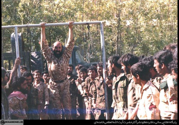 روایت رهبر انقلاب از مجاهدی که در همه جا یک خط را تعقیب میکرد