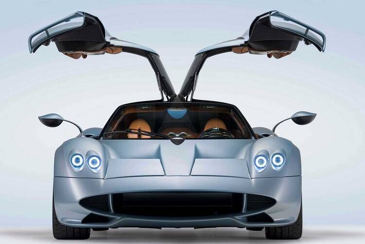 خودروی جذاب ۷.۵ میلیون دلاری پاگانی با طراحی خاص