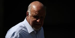 نعل وارونه «ب. ز» درباره «ب. ز»!