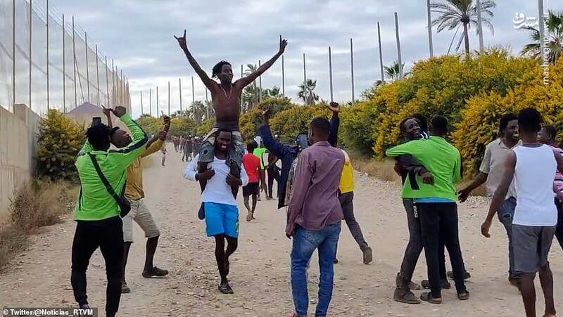 عکس/ جان باختن ۱۸ پناهجو در مرز مراکش و اسپانیا