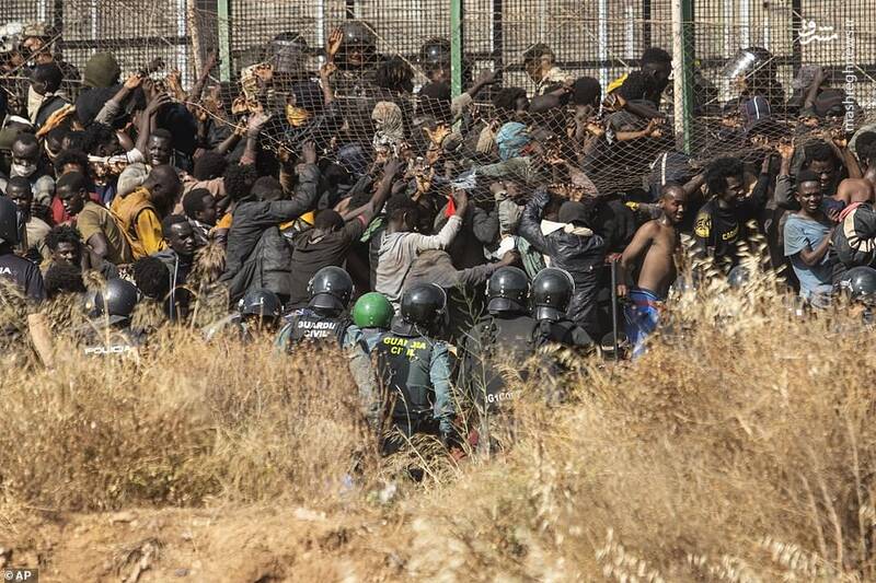عکس/ جان باختن ۱۸ پناهجو در مرز مراکش و اسپانیا