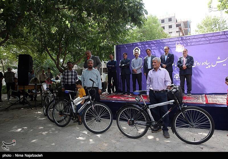 عکس/ پیاده روی خانوادگی باغبانان نمونه مشهد