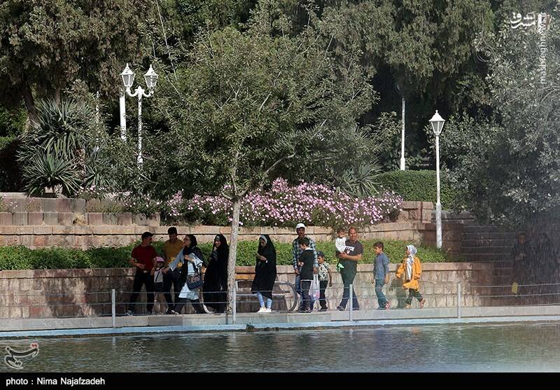 عکس/ پیاده روی خانوادگی باغبانان نمونه مشهد